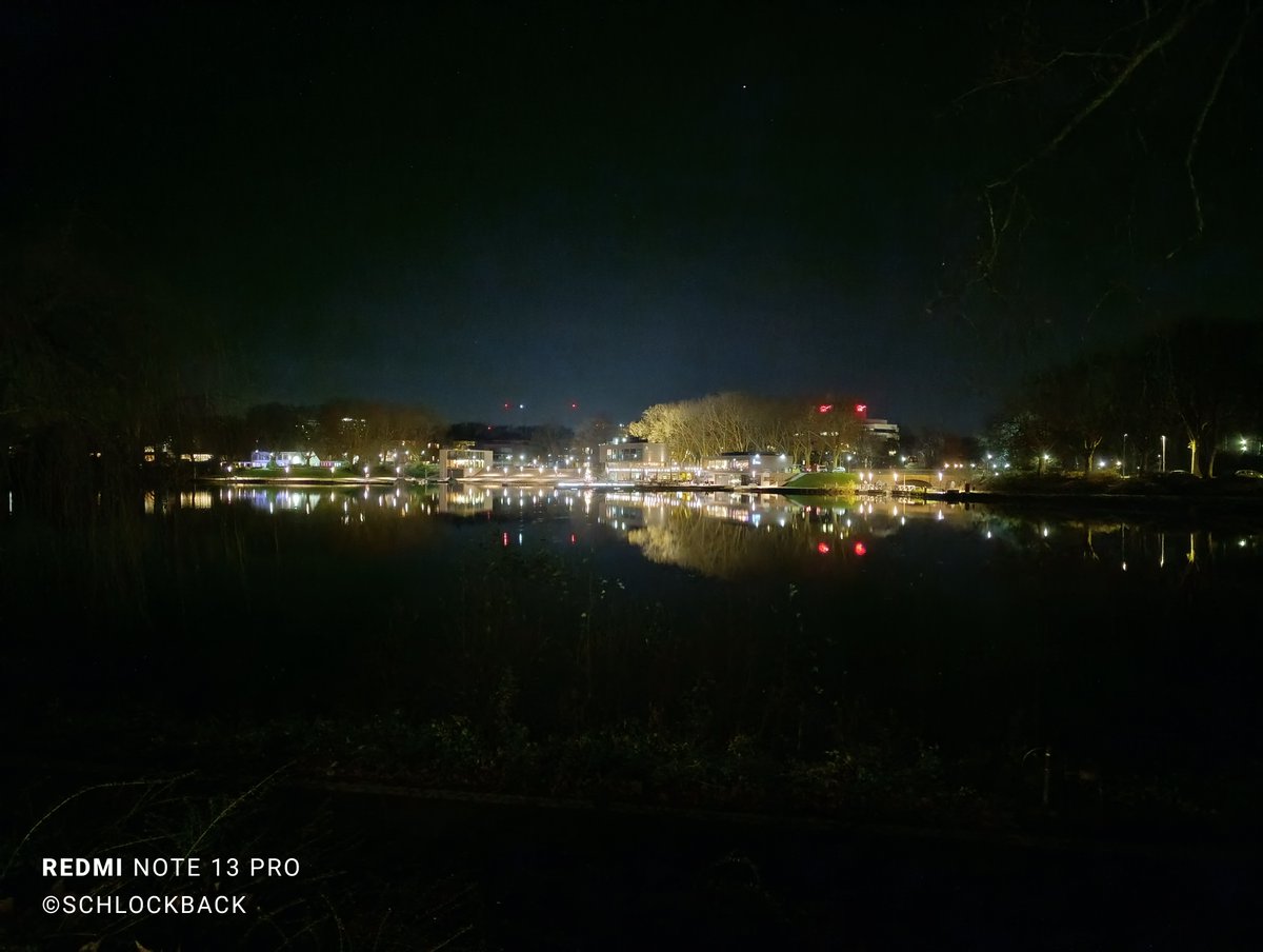 schlockback's tweet image. Der #Aasee in #Münster. Auch in Zeiten wie diesen gibt es sie noch, die schönen Orte. Die Seelenwärmer. Bleibt menschlich, bleibt aufrecht und sorgt für euch. Ihr seid es wert. Heute, morgen, immer 
#selbstfürsorge