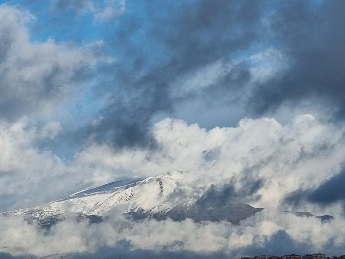 danacaras's tweet photo. Mimetica
#Etna
#30no https://t.co/3hDVmggpGo