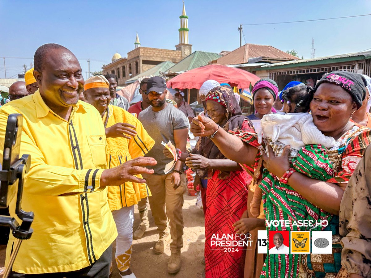 Nyansaboakwa_'s tweet photo. See the smile on their faces
Together, we can break the duo's political system and build a Ghana that works for everyone! 
#AlanKyerematen2024
#VoteForAlan
#AlanForPresident https://t.co/7wgtQ9rjLM