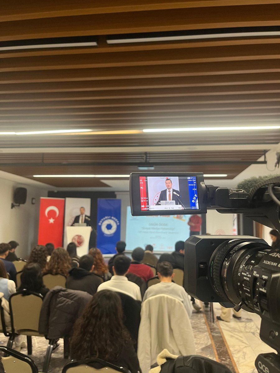 Medya Gençlik Kampımız ikinci gününde TRT Haber Kanal Koordinatör Yardımcısı <a href="/ogunocek/">Ogün Öcek</a> ile "Sosyal Medya Haberciliği" dersi ile devam ediyor.
<a href="/GSBgenclik/">Gençlik Hizmetleri</a> 
@iletisim_ahbv 
<a href="/trthaber/">TRT HABER</a>