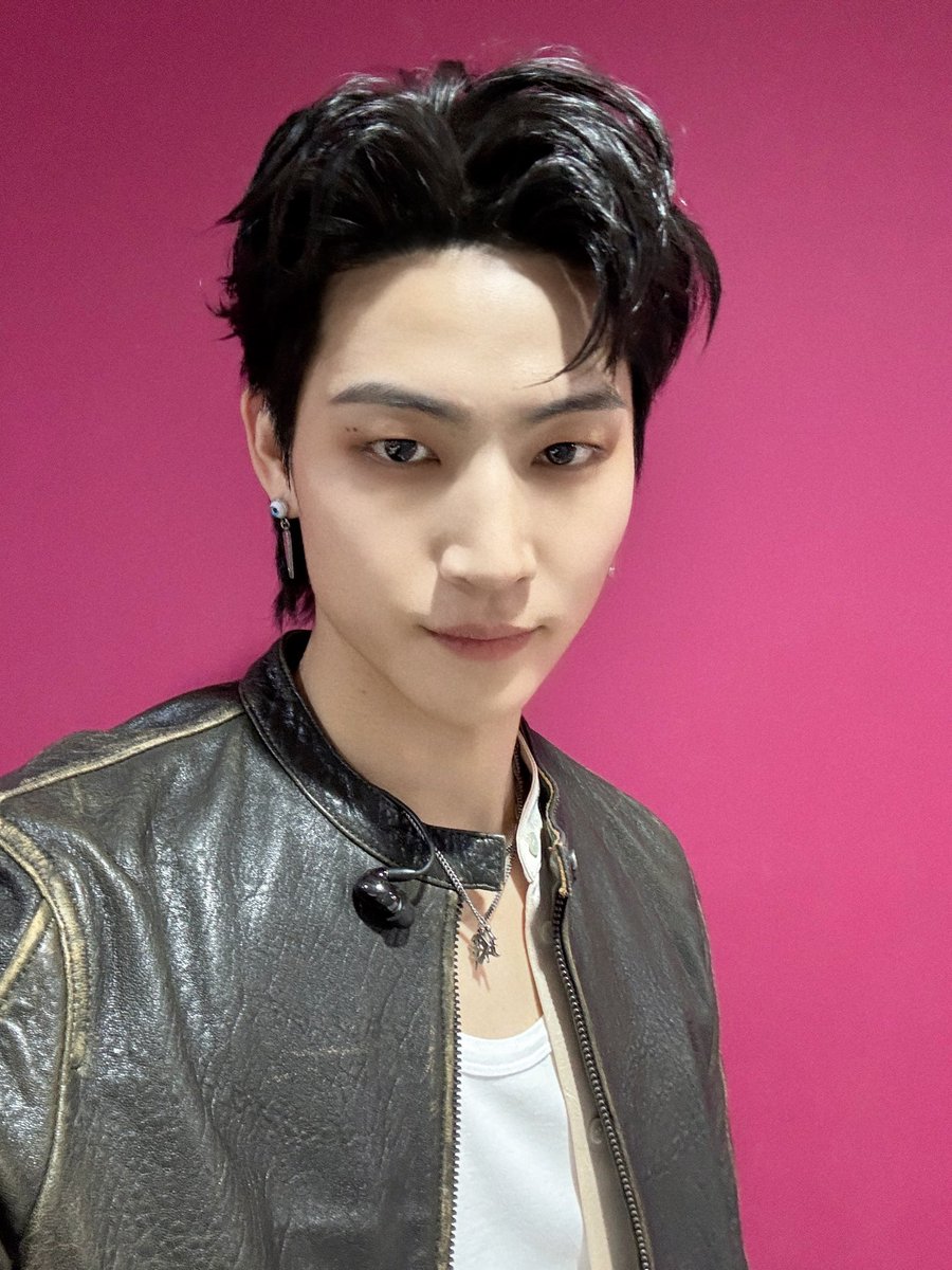 mauvecompany's tweet photo. #JAYBNOW

하!💥💥💥
호통 제이비 오늘도 무대 Crash했다•••

@ 241130 MBC 쇼! 음악중심

#JAYB #제이비 #RoadRunner #CRASH https://t.co/voQ10SPIet