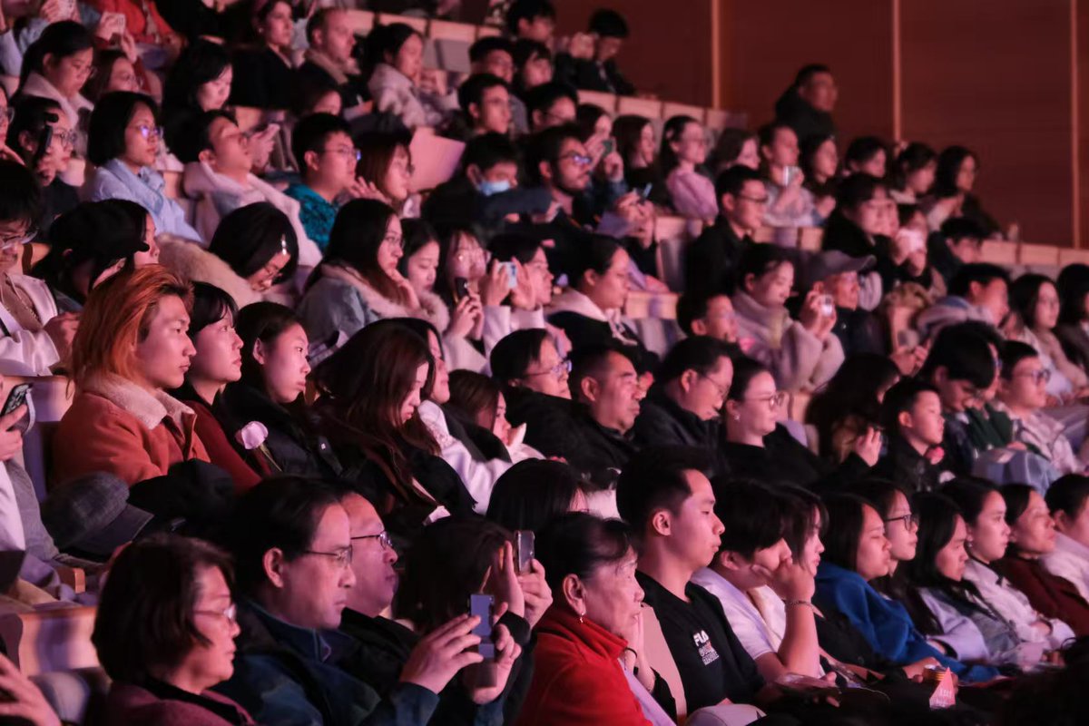 Fudan International Student's Singing Gala was held on November 29. The event lit up the night with an electrifying blend of music, dance, and cultural exchanges.🎤💃🕺