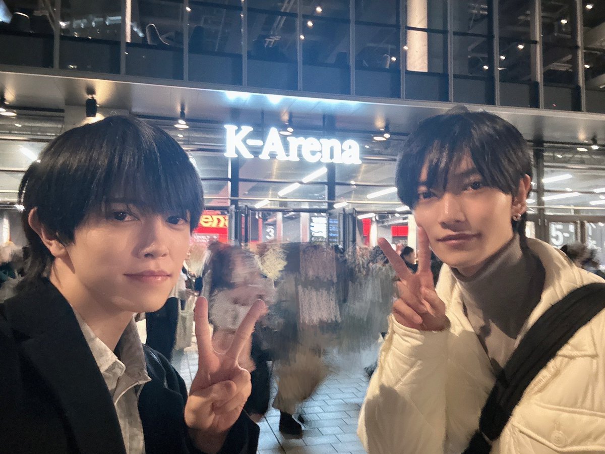 ミュージカル『刀剣乱舞』 祝玖寿 乱舞音曲祭

観てきました！！
ずっと映像で見てきた刀剣男士たちがそこにいて、五感に焼き付けてきました🔥

翌日の殺陣の自主練、気合い入りすぎた！

大包平が近くにきてくれて、目見てマイク突き破る声聴かせてくれたの忘れません✌️

#刀剣乱舞 #刀ミュ