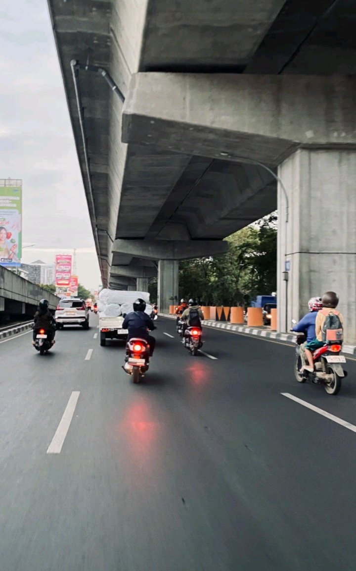 abramvers123's tweet photo. Info T bisa bisa di hampiri,soalnya mau hujan
#gaymakassar #gymakassar #Makassar https://t.co/bnxPxVo75W