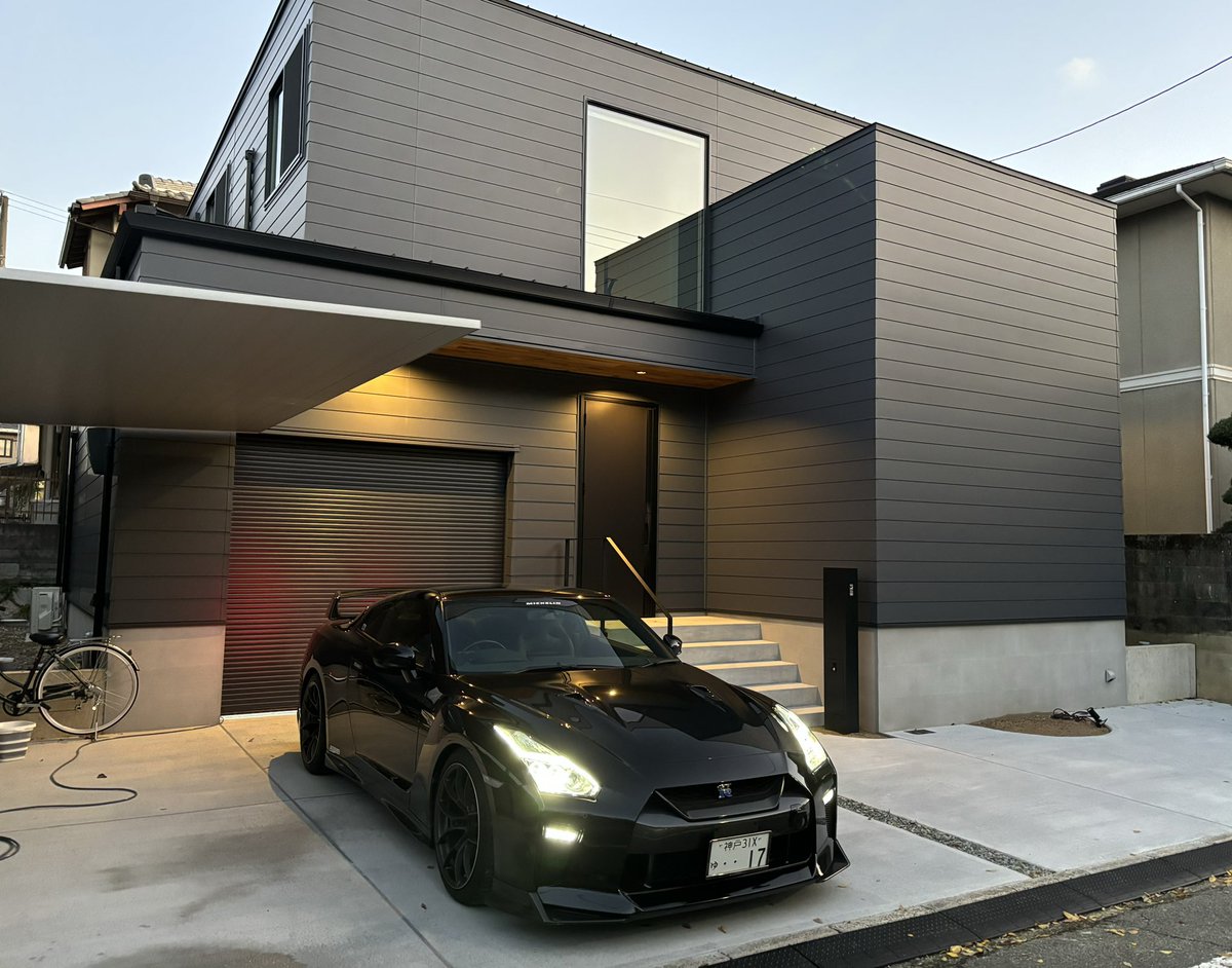 Godzilla R35 tweet media