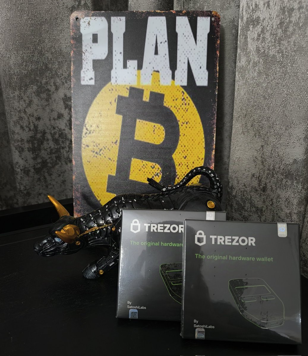 Ξεκινάει το Xmas #Giveaway 
🎁 2 Trezor hardware wallet κάθε βδομάδα για όλο το Δεκέμβριο!
Ξεκινάμε σήμερα #week1
Προϋποθέσεις, τα γνωστά:
❤️Like 
🔃 Retweet 
▶️ Subscribe youtube.com/@cryptocapital… 
(Follow &amp; tag a friend θα εκτιμηθούν 🙂)
LFG 🚀