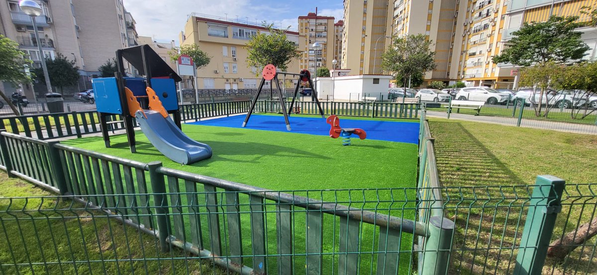DtoTriana's tweet photo. ✅️ Hemos renovado de forma completa el suelo del parque infantil de Ronda de Triana.
✨️ De esta forma los niños/as disfrutarán con mayor seguridad 🛝⚽️.
#DistritoTriana
#SevillaHoy https://t.co/Bp1ykOWAr8