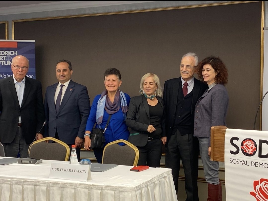 didemerengin's tweet image. &quot;SODEV&apos;in 30.yılında Türkiye&apos;de Sosyal Demokrasinin Dünü, Bugünü, Yarını&quot; Sempozyumuna katılım sağlayıp, Sn.Ercan Karakaş&apos;ın imzalı kitaplarını temin etme fırsatı yakaladık.
Organizasyonda emeği geçen herkese teşekkür eder, SODEV&apos;e nice 30 yıllar dileriz.
#SODEV