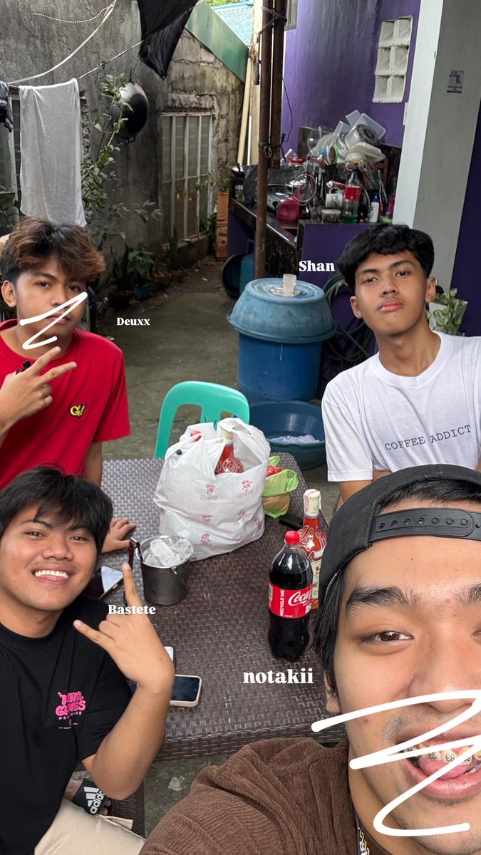 notakii_pixels's tweet photo. In game friends turns into IRL friends because of @pixels_online !! One of the main reason why it is the best game ever!!

#PixelsCreator
#FarmHub https://t.co/Yz7jnVakrY