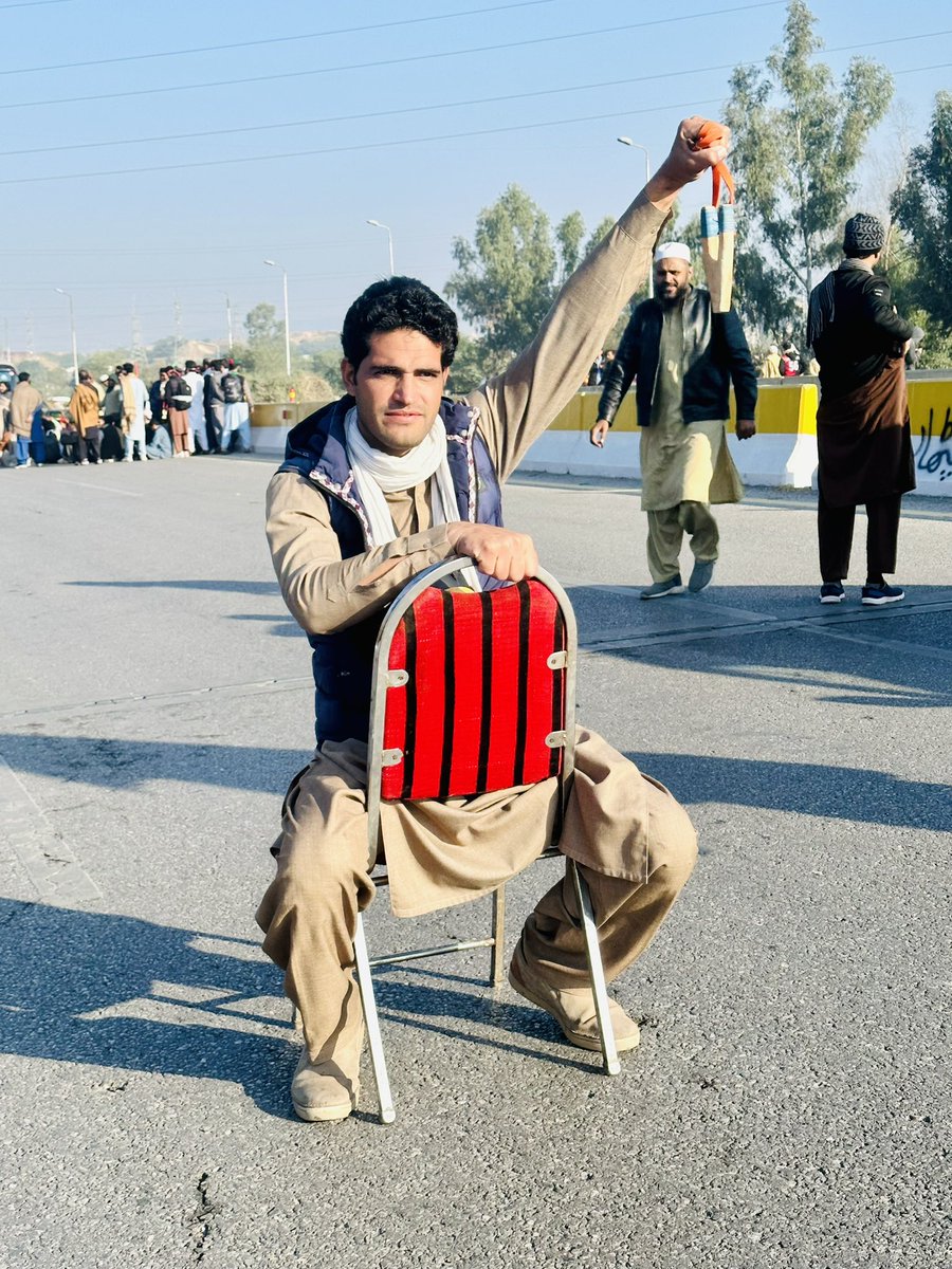 Sahibullahafri1's tweet photo. اگر خان نے دوبارہ کال دی اسلام آباد ڈی چوک کیلئے تو صف اوّل میں دوبارہ رہونگا ✌️💪 https://t.co/OR2aZYxwmn