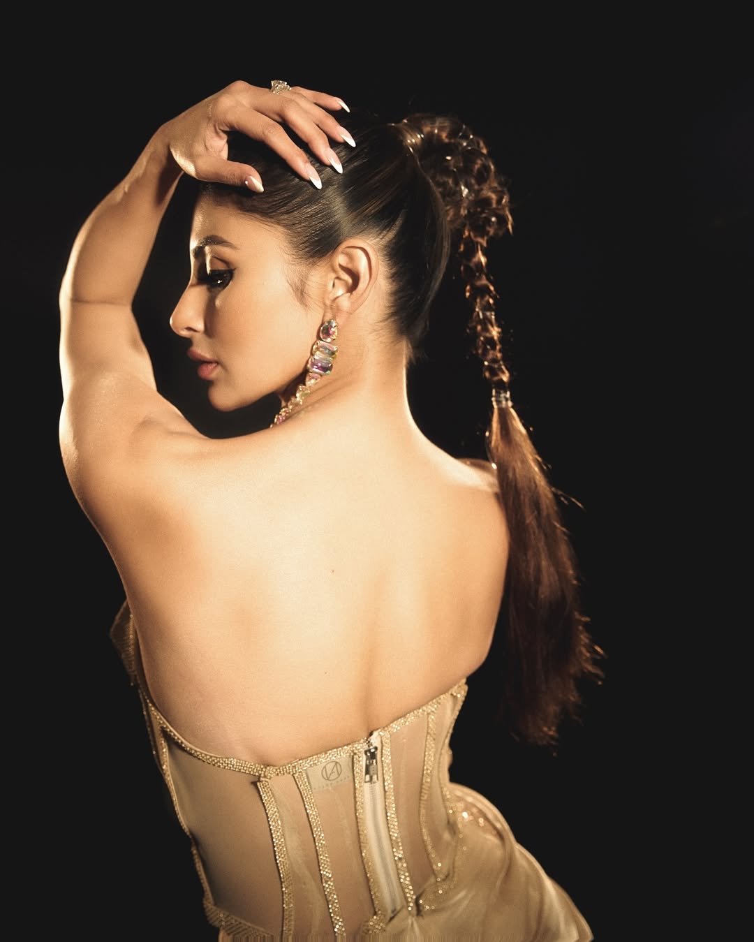 GdngdmtWIAAYrok?format=jpg&name=large