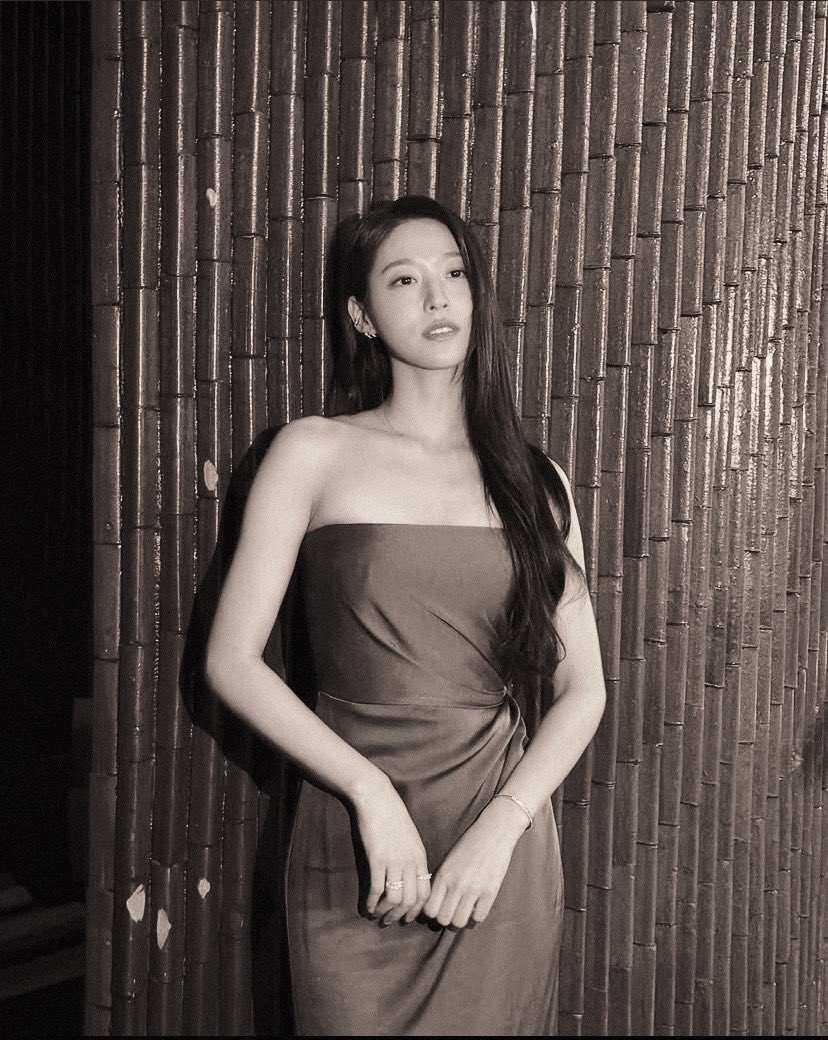 I’m the light you no longer feel, a quiet moon retreating behind veils of distance. My heart lingers, watching from the edges of the night. I carry this longing like an eternal flame, yet I am destined to remain a fleeting glow, present only in memory and dream.