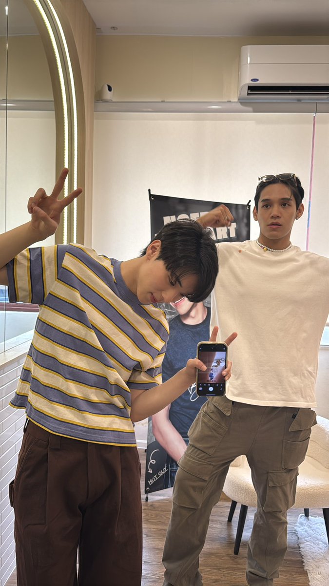 maeosomm's tweet photo. น้องโอ๊ตก็ตัวแค่เนี่ยยยยย 🤏🏼❤️

#ngernnn #ทีมเงิน
#oattrttt #เงินโอ๊ต 
#อาทิตย์ดาวตก
#NgernBirthday28th https://t.co/BGawZt08aA
