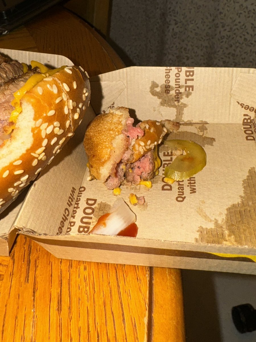 MarijuanaMan307's tweet photo. @McDonalds https://t.co/Z0LiH3cKir