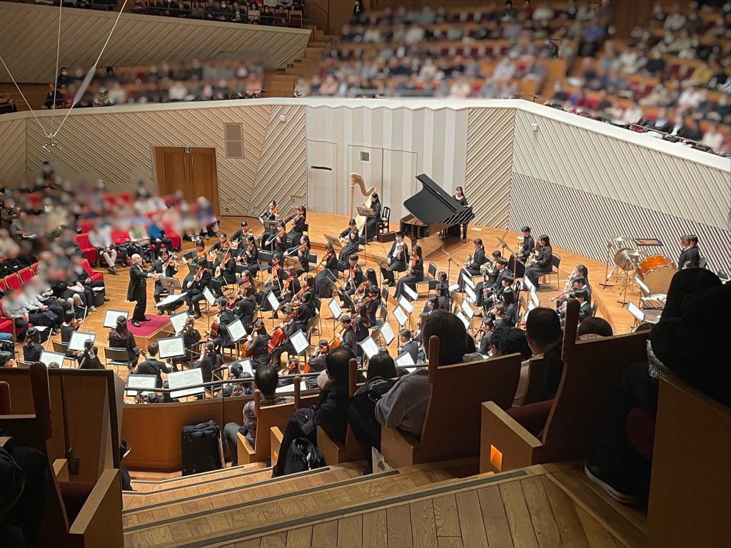 ondaifes's tweet photo. 第2部：東京音楽大学は
広上淳一マエストロと
プロコフィエフ／交響曲第5番

戦争と隣り合わせの時代に作られた
「人間の魂の勝利」を表現した作品。
様々に変化する難しいメロディを
学生たちも個性豊かに届けました。
客席の集中度も高く
拍手が送られます。

ブラボー♪

#音大オケフェス https://t.co/5yzshFiM18