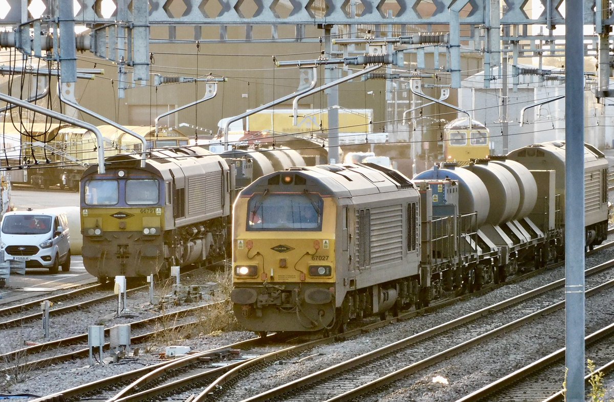 kingy69beard's tweet image. #SkipSaturday and a view of this years’ Swindon based  #RHTT operations by @ColasRailUK . 67027 leads 023 back to base , passing 66792 (with 791).