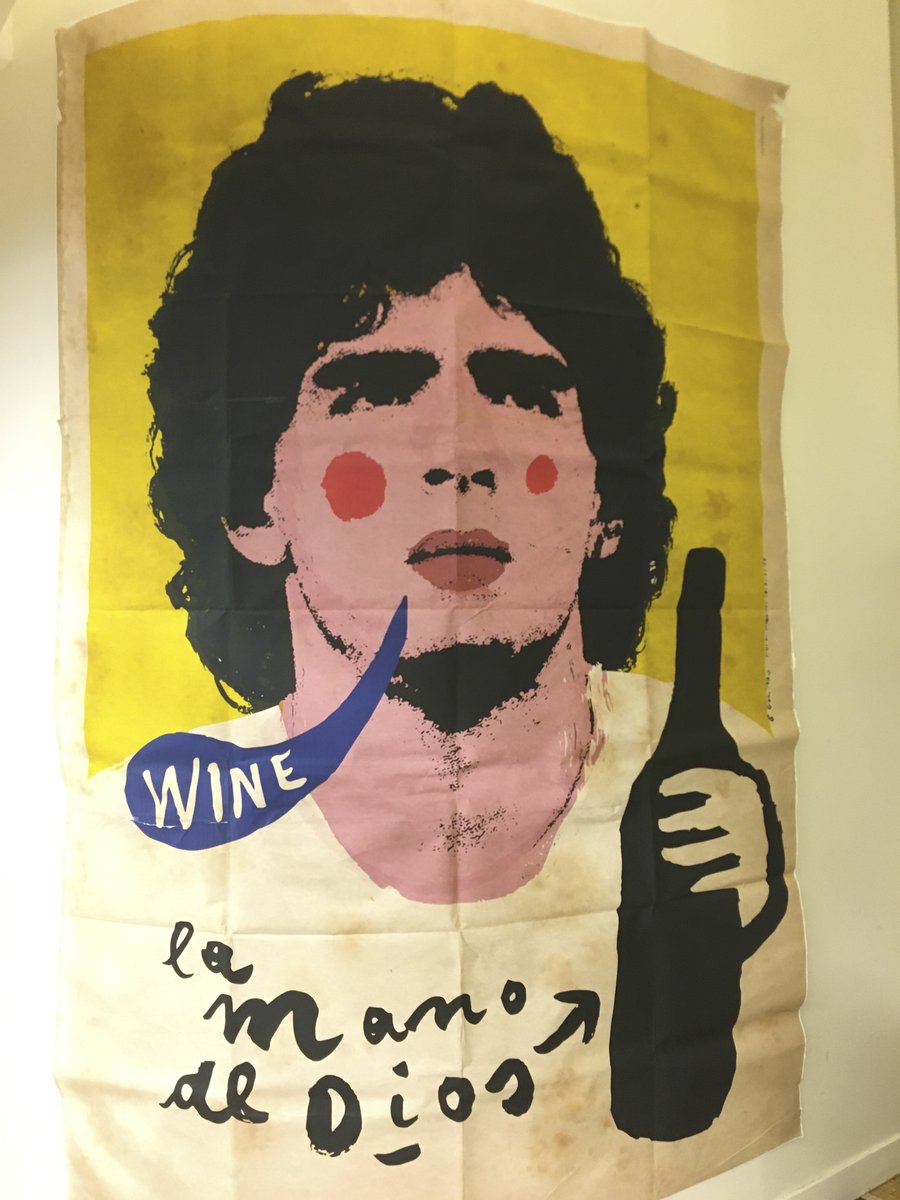 Some fun snaps <a href="/CHARLIEWINES/">CHARLIE ARTURAOLA</a> <a href="/pietrosd/">🍾🍷PIETROVINI🍷🍾</a> <a href="/wineworldnews/">wineworldnews</a>  from the excellent #naturalwine expo  - #vinidivignaioliparis surprising #organic #biodynamic #natural #amphora #orange #wine from all over #Italy with expo of fun Tshirts and #winelabels - great for #winelovers  #catlovers