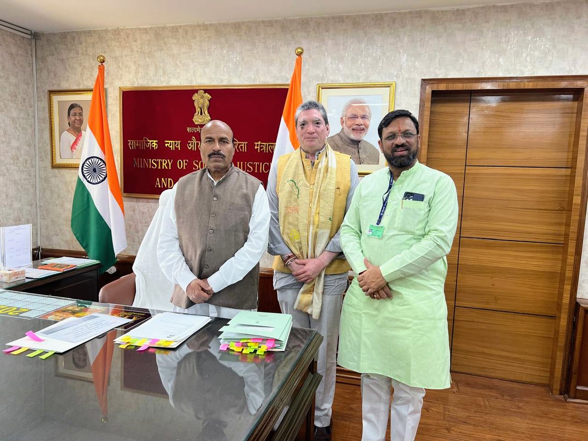 Drvirendrakum13's tweet photo. शास्त्री भवन स्थित अपने कार्यालय कक्ष में आज विमुक्त (DNT) ,घुमंतू( NT) और अर्ध घुमंतू (SNT) समुदायों के उत्थान एवं कल्याण से जुड़ी विमुक्त जनजातीय आर्थिक सशक्तिकरण योजना (SEED) की समीक्षा बैठक की अध्यक्षता की। 
               वास्तव में देश में सबसे वंचित और आर्थिक रूप से कमज़ोर इन समुदायों की विकसित भारत में प्रभावी भूमिका सुनिश्चित करने का संवेदनशील प्रधानमंत्री श्री @narendramodi जी का विज़न साकार हो रहा है। SEED के दो सदस्यों-श्री प्रवीण घूघे और श्री भरत भाई पटनी एवं अपर सचिव,सीईओ और अन्य वरिष्ठ अधिकारियों को मैंने इन समुदायों के शैक्षिक सशक्तिकरण हेतु छात्रों को सिविल सेवा,चिकित्सा, इंजीनियरिंग,एमबीए आदि व्यावसायिक पाठ्यक्रमों में प्रवेश के लिए निःशुल्क कोचिंग,राष्ट्रीय स्वास्थ्य प्राधिकरण के पीएमजेएवाई के माध्यम से स्वास्थ्य बीमा और साथ ही आय सृजन,आजीविका और पीएमएवाई/आईएवाई के अंतर्गत आवास आदि की उपलब्धता सुनिश्चित करने को कहा। 2019 में इस निमित्त बनाए गए डेवलपमेंट एंड वेलफेयर बोर्ड फोर डिनोटिफाइड नोमेडिक एंड सेमी नोमेडिक कम्युनिटीज (DWBDNC) को मैंने इन योजनाओं के क्रियान्वयन में गति लाने का निर्देश दिया।

@PMOIndia 
@MSJEGOI 
@BJP4India