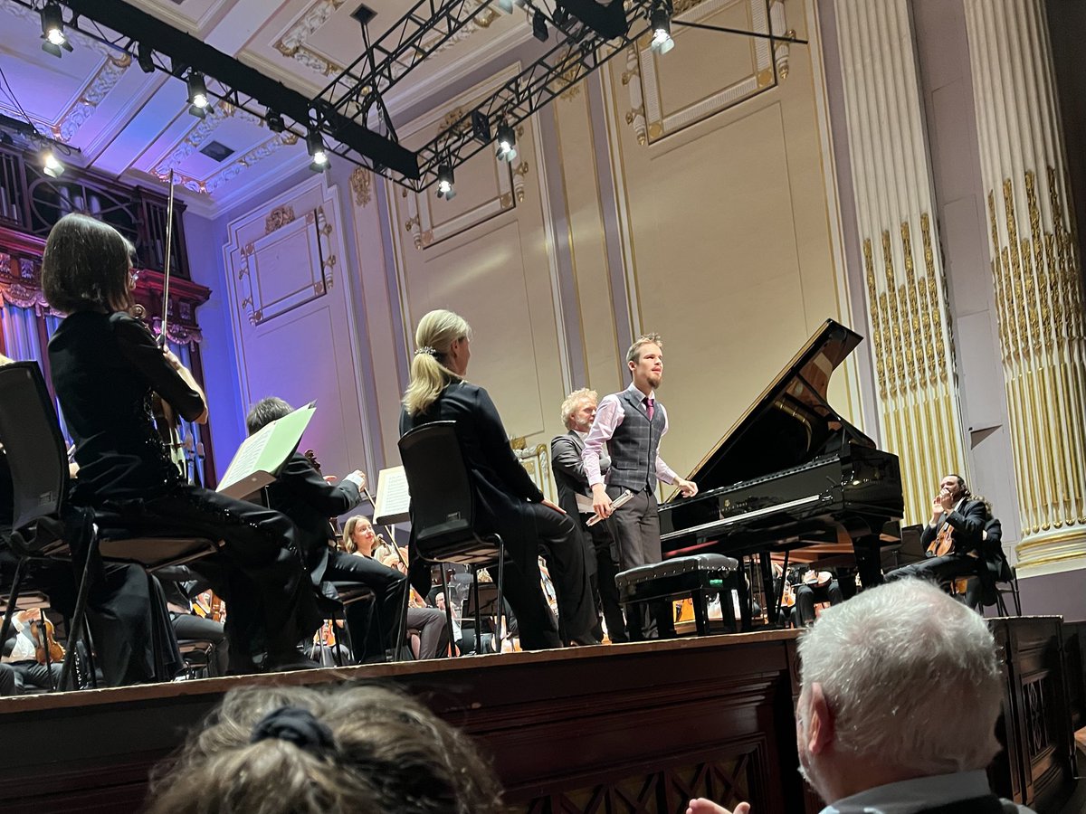 Antonia_Reeve's tweet photo. @OlgaWojtas @RSNO @theusherhall @tSondergard @EthanDavidLoch Fab. Never heard it played so beautifully &amp; with such sensitivity. His subtle tempo variations meant @tSondergard had to watch @EthanDavidLoch like a hawk to see when to bring the @RSNO in! Ethan’s improvisation was his glorious response to the acoustics of the @theusherhall. https://t.co/u2P7YGBJbz