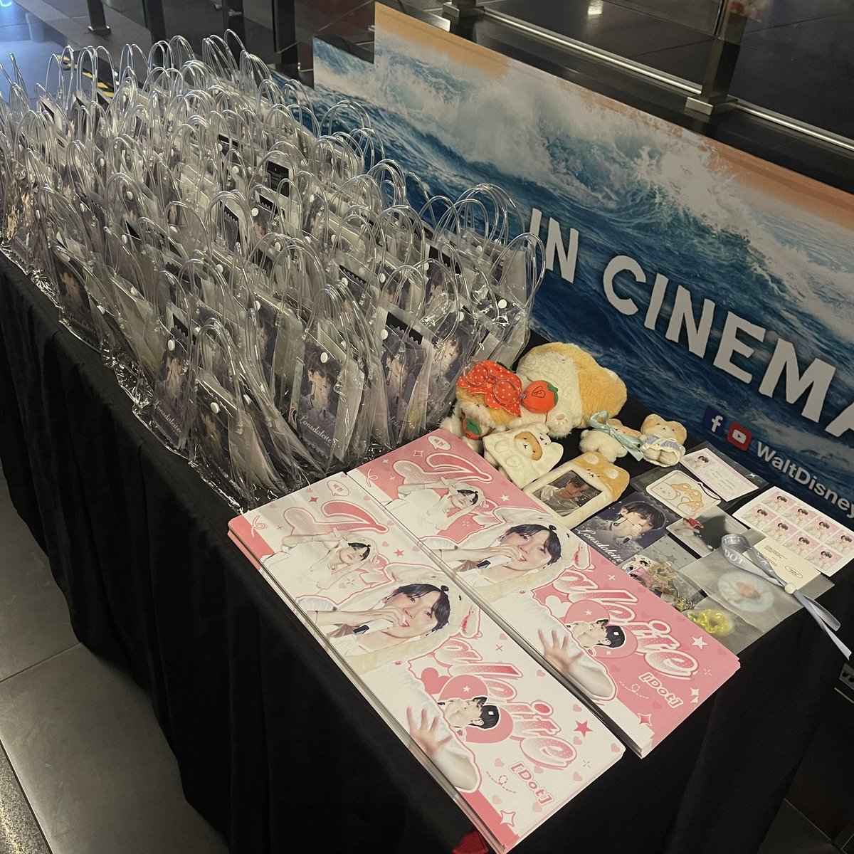 bbh_luz's tweet photo. Hi guys we already reached !! Please show your ticket &amp; redeem your gift 💗😚 https://t.co/U8fL9LGK8L