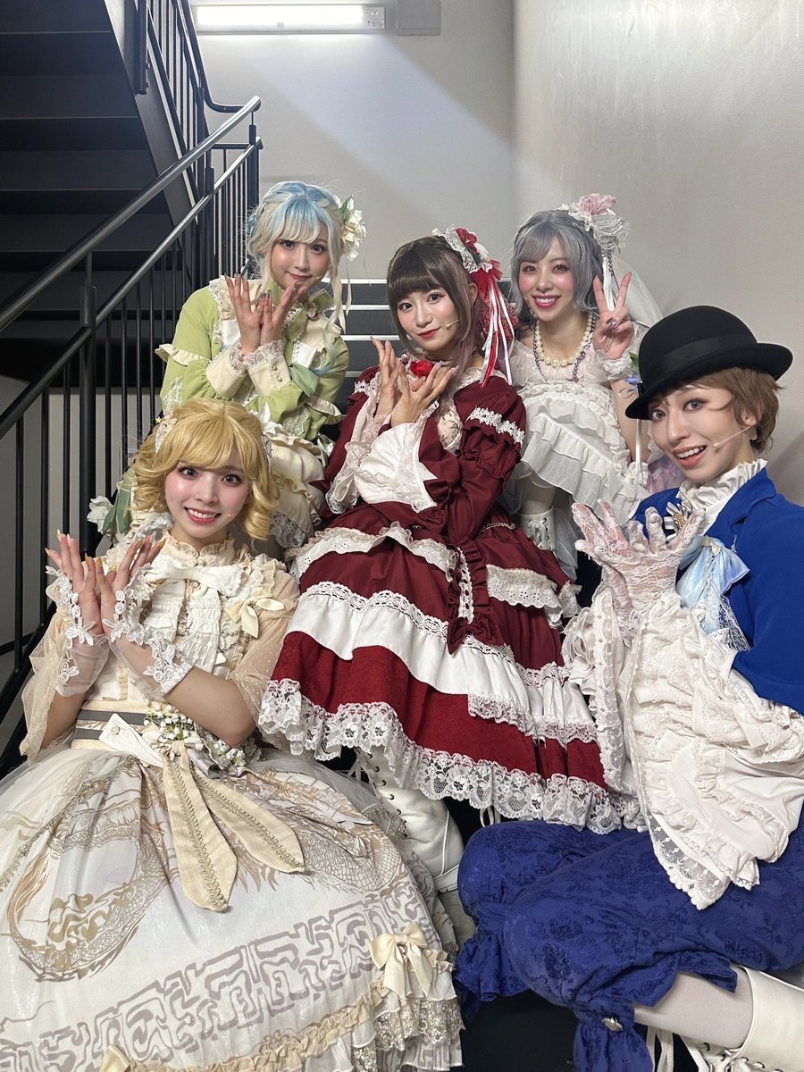 #NeoDoll 
チームBloom初日ありがとうございました！💐💎

歌って踊って博士や色んなことを通して
成長していくドールたちを
是非最後まで応援していただけると嬉しいです🫶🏻

明日はマチソワ！
劇場でお待ちしてます。