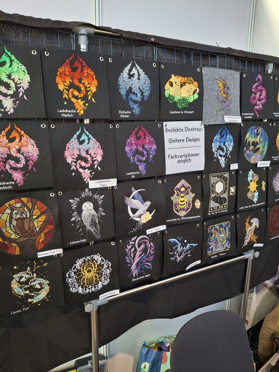 We are ready for day 1 of CC Stuttgart
With lots of dice and dicetrays! Find us in the artist alley at booth 8E33.
(Advertisement)
#dice #dnd #dnd5e #epoxy #resin #rpg #ttrpg #pnp #pnpde #würfel #dicetray #embroidery