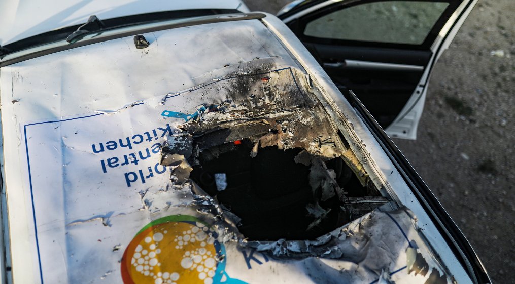 AJEnglish's tweet image. Five Palestinians, including three World Central Kitchen (WCK) workers, have been killed after a car belonging to the WCK was targeted by an Israeli drone in Gaza’s Khan Younis city.

🔴 LIVE updates: aje.io/79qunv