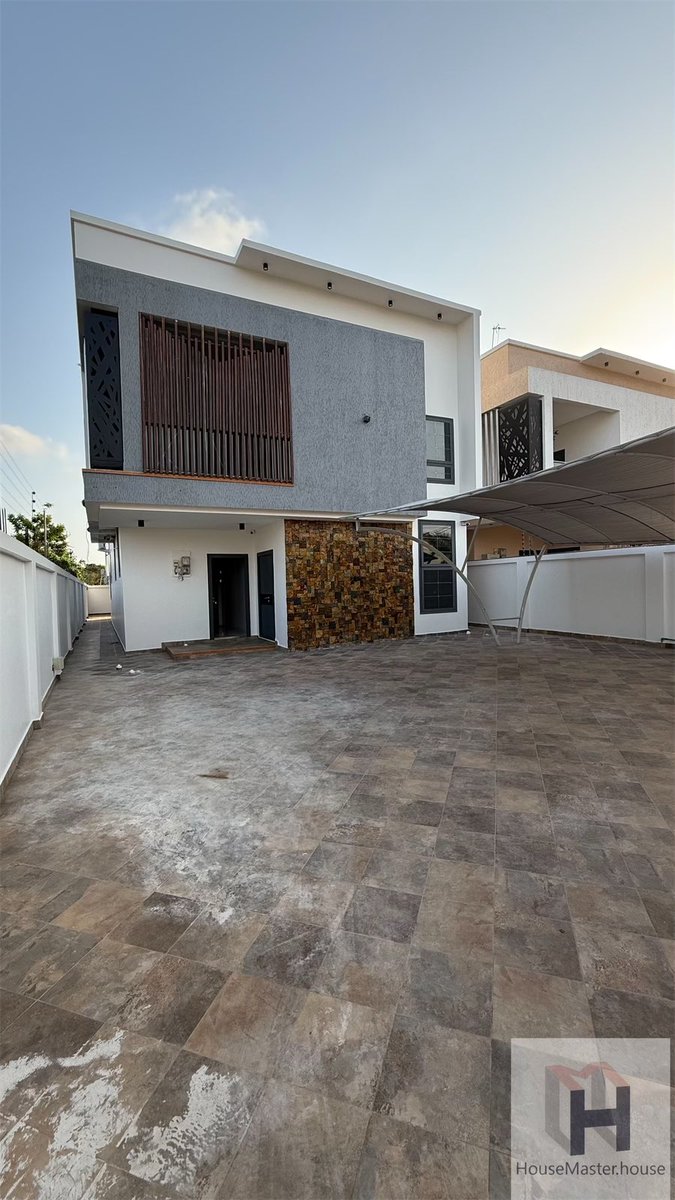 HouseMasterGh's tweet photo. This well-located home offers:

•4 Bedrooms en-suite
•Well-Fitted Kitchen
•CCTV Cameras 
•Automated Gate for convenience
•Backyard Space with potential for future development. https://t.co/wNove0G7Qe