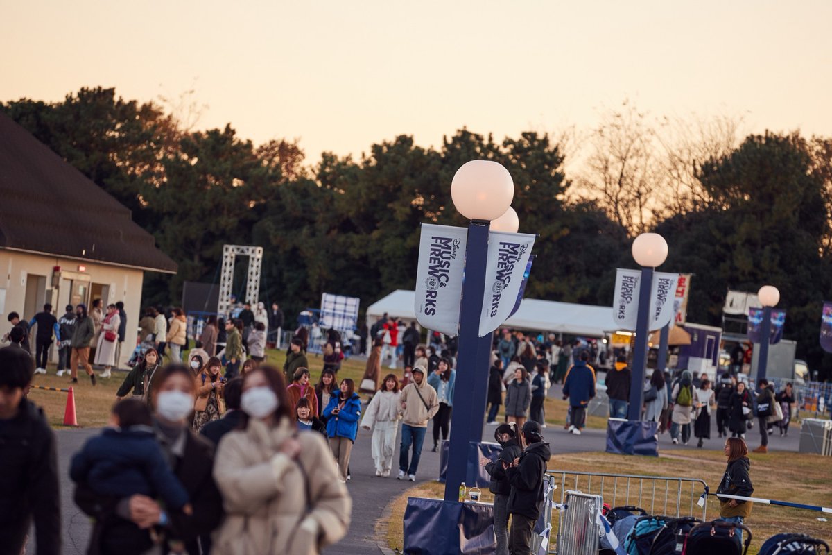 #ディズニーミュージックファイヤーワークス 2024🎆
国営ひたち海浜公園💐

会場は日暮れの時間に、、🌅
いよいよ、開演が近付いて来ました🎊

#ディズニー花火 #dmf