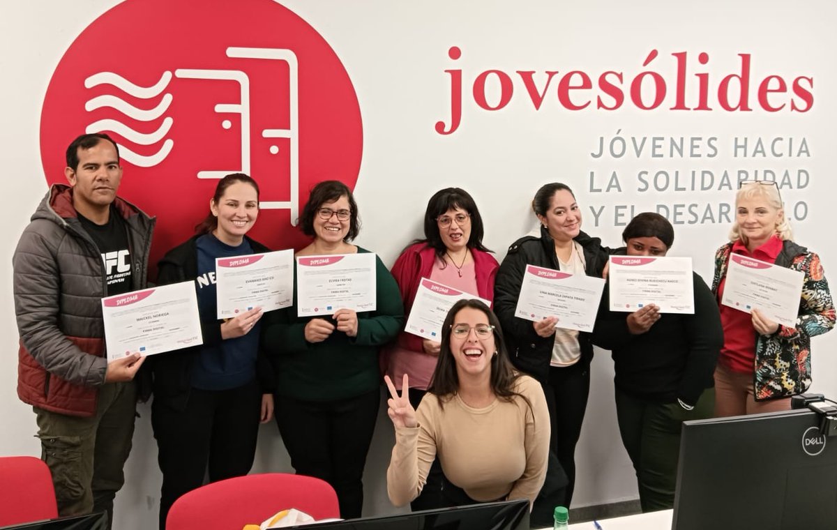 ✅¡Otro reto superado!

En la #RedEspaiTIC de La Coma (Paterna) hemos finalizado otra edición del curso de firma digital.

Las participantes han aprendido a gestionar trámites digitales con confianza y seguridad 💻 Desde certificados hasta solicitudes administrativas. Estas