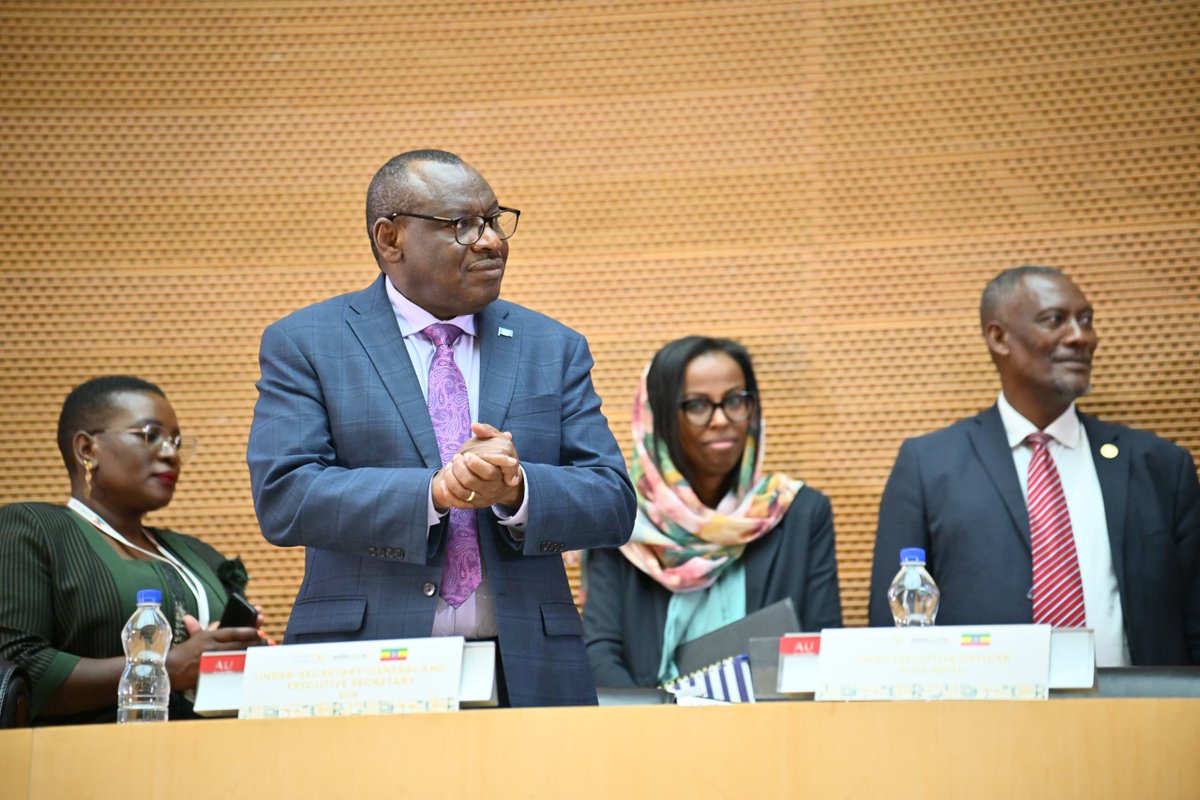PIDA_Africa's tweet photo. 6/ 🌍#PIDAWEEK2024- recap
🌱 Leaders at the event reaffirmed PIDA's role in achieving Agenda 2063's vision of world-class infrastructure across the continent. As H.E. Moussa Faki Mahamat said, “Infrastructure is the cornerstone of Africa’s integration and development.” https://t.co/upAIjS5NdP