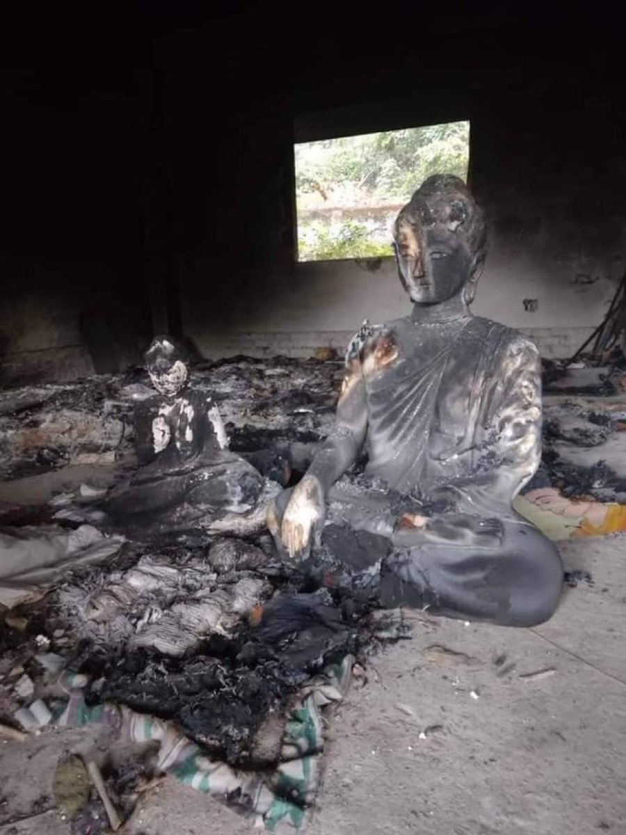 <a href="/ajeetbharti/">Ajeet Bharti</a> मुस्लिमों  ने  रंगमती  के मशहूर  "बौद्ध मठ" को "आग" लगा  दिया  था? 

मंदिरों में बौद्ध धर्म के अवशेष खोजनेवाल पत्तलकार अजित अंजुम राहुल गाँधी ,, अखिलेश यादव ,, या किसी चमचे को बौद्धों पर हुये  "मुस्लिम अत्याचार"  पर  कभी बोलते देखा है?

कुछ समय उन्होंने और इस बौद्ध मठ  में रह रहे