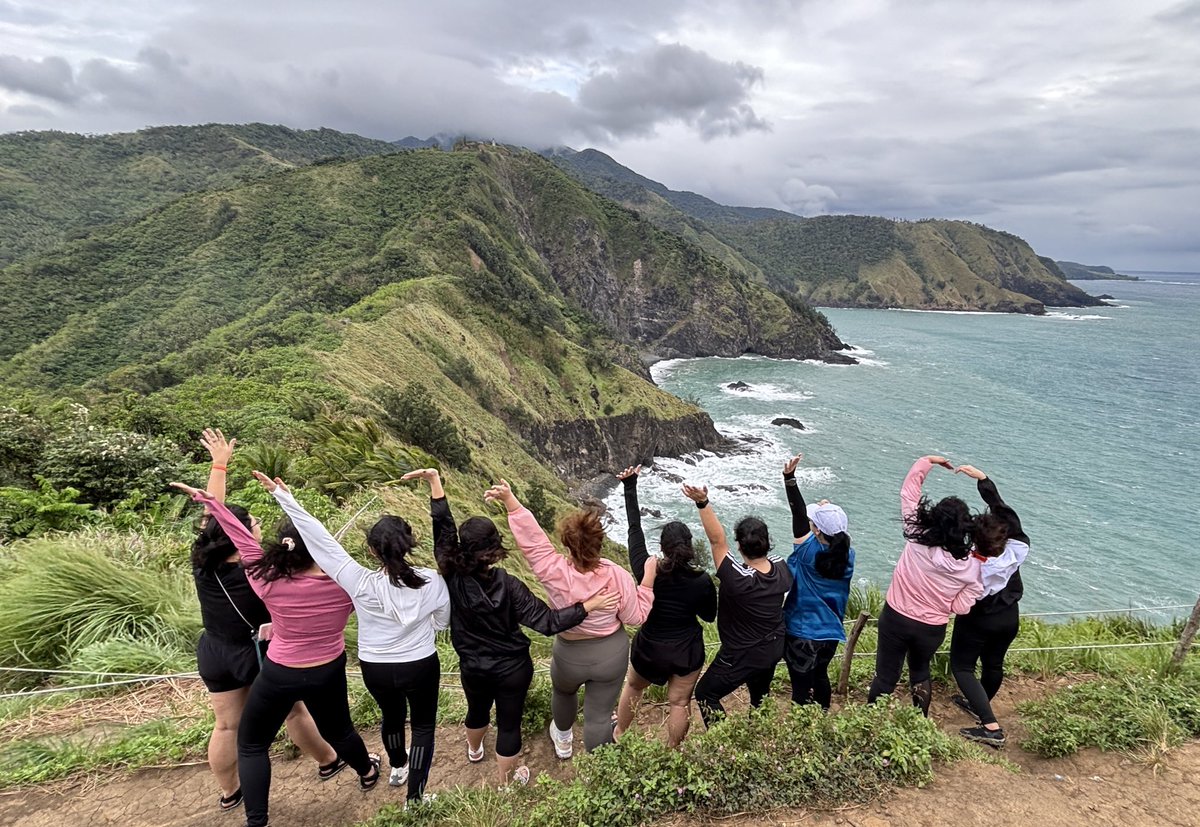 uribooslatte's tweet photo. calling this seungkwan’s influence because we went on another hike ✨

BOOndok year two at Dingalan, Aurora ⛰️🧡 https://t.co/iXCA49SqiH