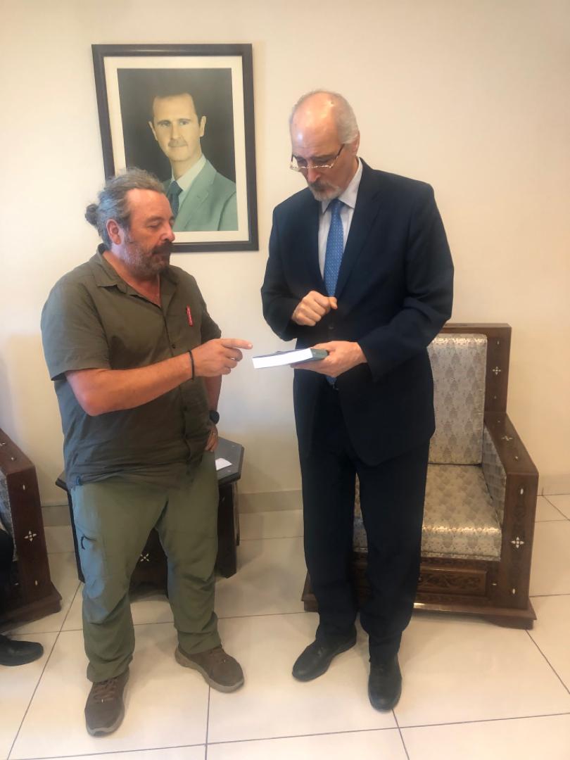 gabirelezkurdia's tweet photo. Animo y fuerza a todos los patriotas sirios que sufren el enloquecido ataque de los takfiríes rebanacuellos multinacionales al servicio de Langley y Tel Aviv.
#Aleppo
#AleppoUnderattack
Una vez + los derrotaréis!! https://t.co/Y9AwWn0eDQ