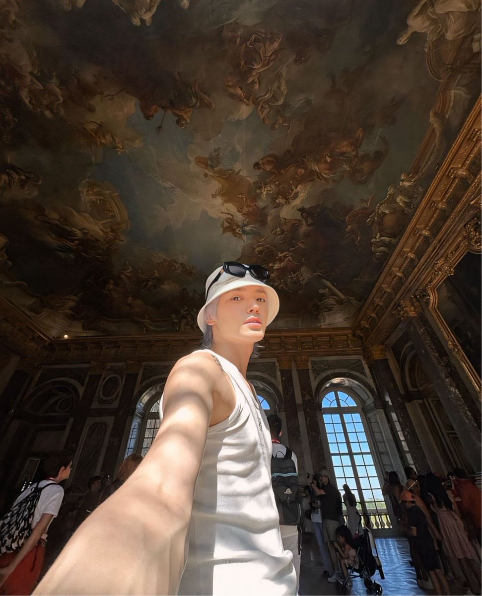 supreme_bee_'s tweet photo. Took this pic forgetting Taeyong did it too https://t.co/fyxP4Coom6