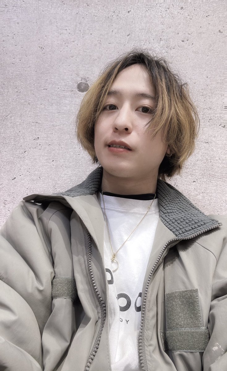 クロスナイン始まりました！
久しぶりに会って元気そうでよかった🥺
そして早速川瀬Tシャツ着てる子見つけました笑

俺は髪伸びまくってますがよろしくお願いします👍
