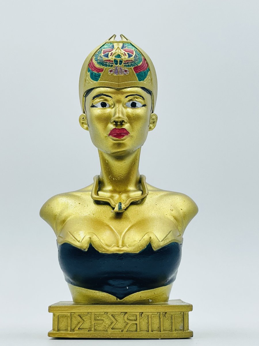 Lucky Nefertiti tweet media