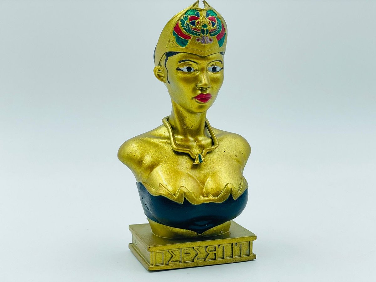 Lucky Nefertiti tweet media