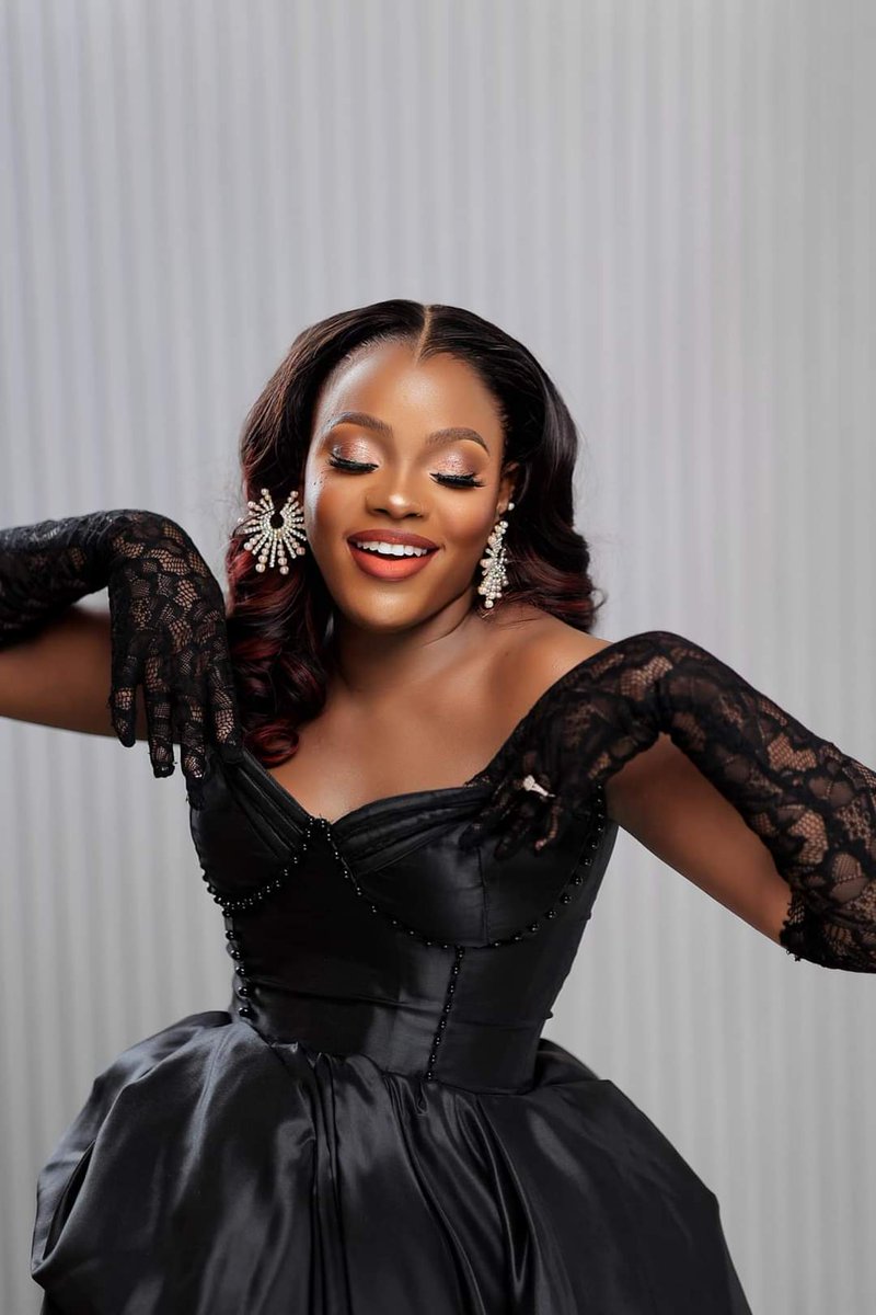 Ann Taylor tweet media