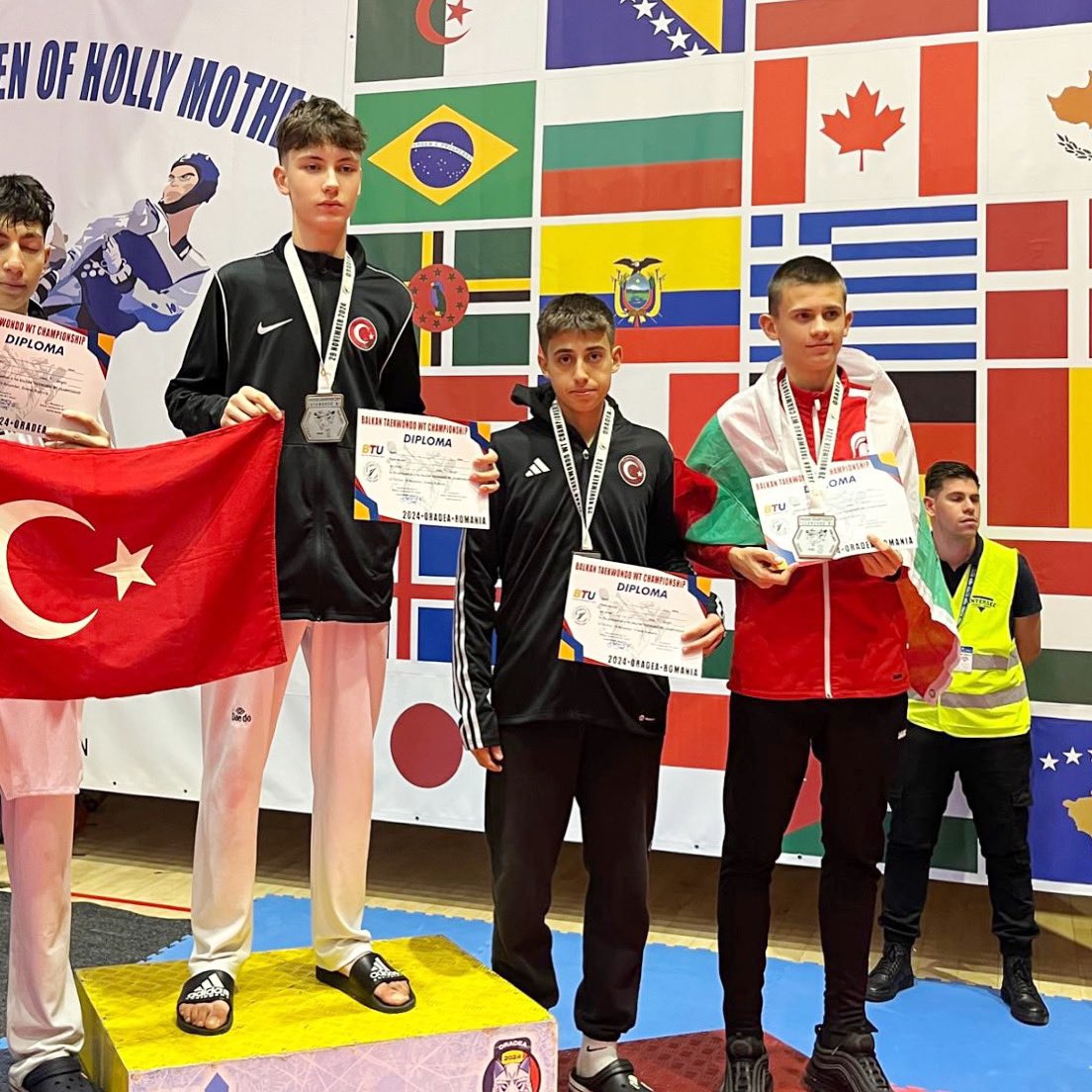 🇹🇷 𝐁𝐀𝐋𝐊𝐀𝐍 𝐓𝐀𝐄𝐊𝐖𝐎𝐍𝐃𝐎 𝐒̧𝐀𝐌𝐏𝐈̇𝐘𝐎𝐍𝐀𝐒𝐈

🥉 Sporcumuz 𝐊𝐀𝐀𝐍 𝐀𝐑𝐃𝐀 𝐓𝐎𝐊 Bronz madalya kazanmıştır. 👏🐺

🗓️ 29 Kasım 2024
📍Oredea / Romanya