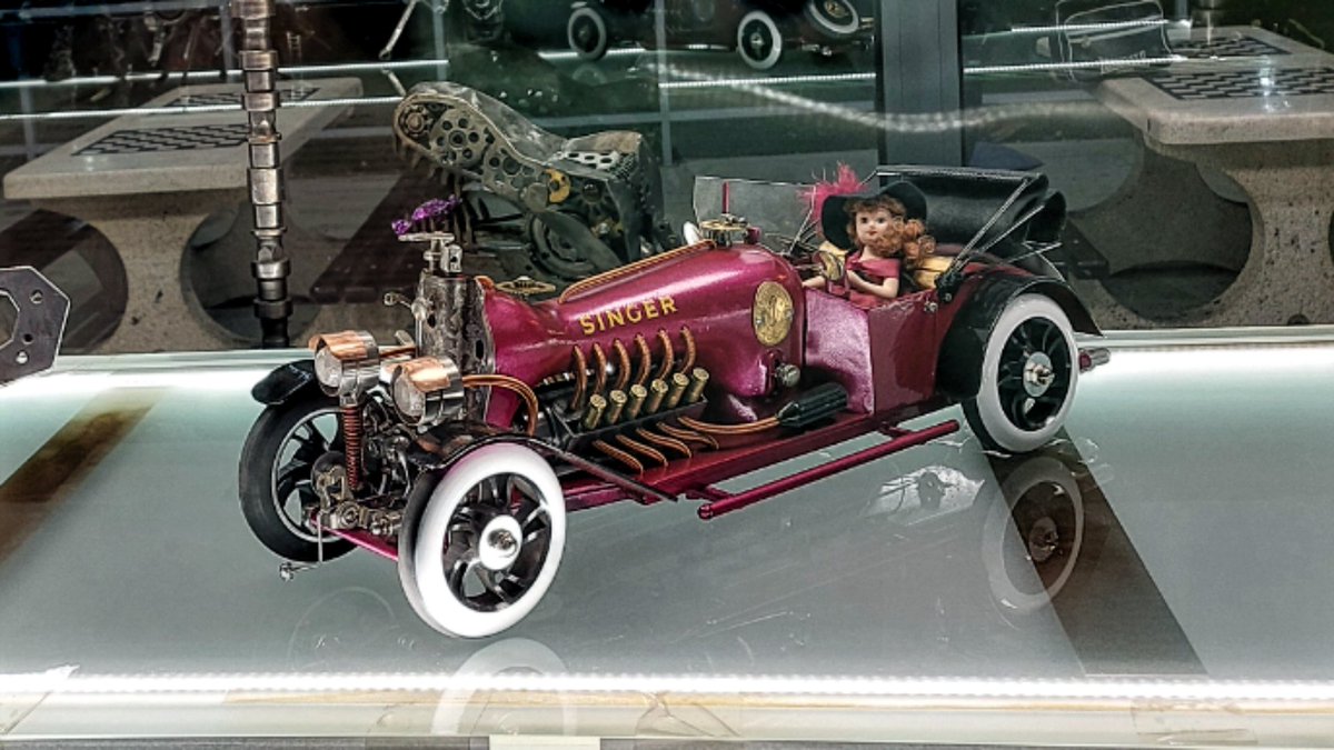 FotoStefan's tweet photo. I think this would look cool as real car too! #reuse #sawmachine #singer #car #reuseoldstuff #SaturdayMotivation #fun #deco https://t.co/E2aFUnlFXn