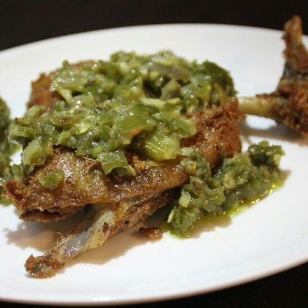 Bosen makan ayam mulu
Iseng cari yg menu lain
Nemu yg jual bebek deket rumah
Dan ternyata rasanya wadau mantap beut. Baru rasain bebek sejuicy n seenak ini. 
Apakah mantra sy dah tepat untuk summon dewi bulan 🔮🔮🔮???