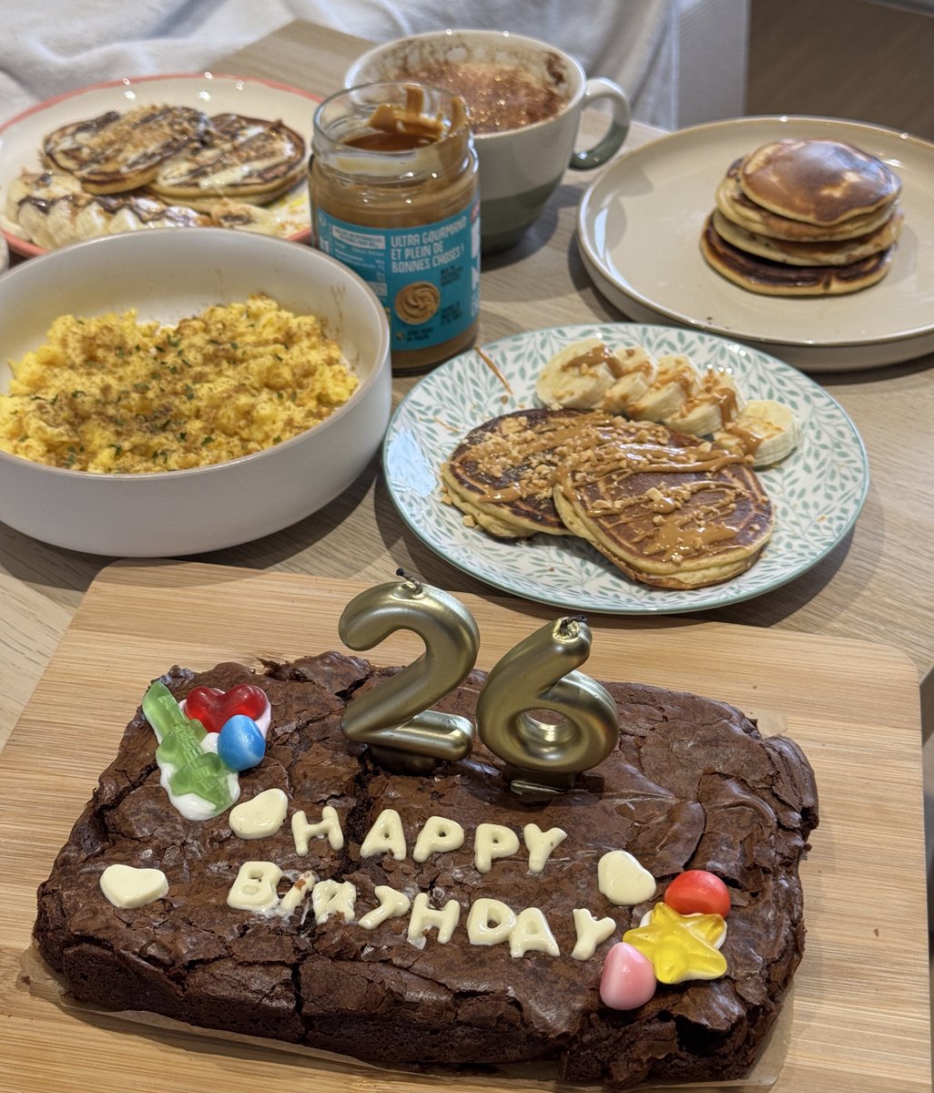 swys30's tweet photo. c’est l’anniversaire de mon mari le plus beau le plus fort le plus drôle le plus intelligent le meilleur homme au monde #jelaime #fandelui https://t.co/qt47jx0CUB