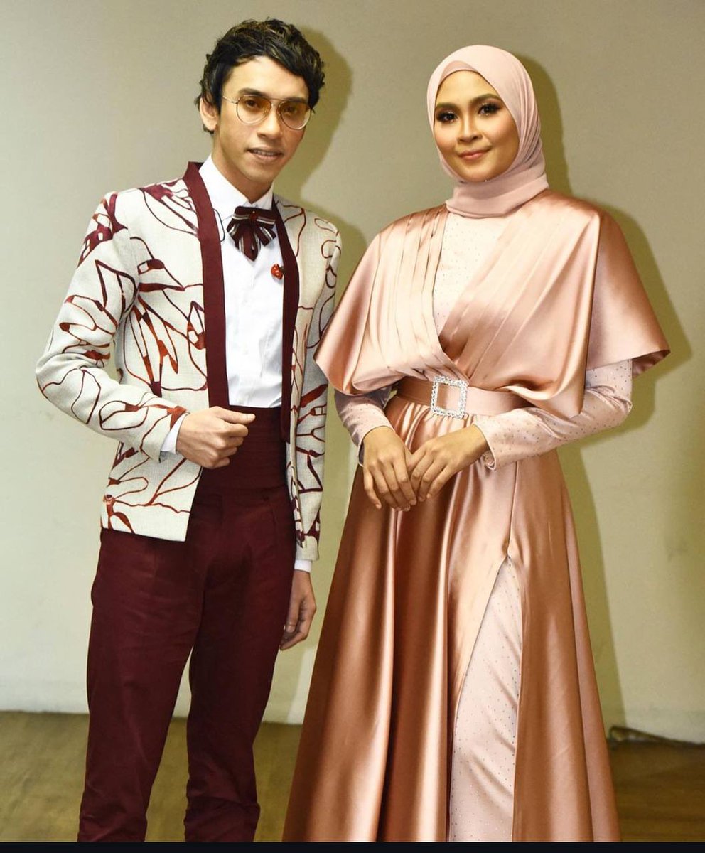 SitiSalmi99555's tweet photo. Bunga sorang dalam #GengLeman
Pengerusi-Tomok
Bendahari - Nana
SU Kanan -Naqiu
AJK -Fairuz
#GV11FAIRUZSELAMAT #GV11XCUCKOO
#GV11 https://t.co/IXOlS5x1xV