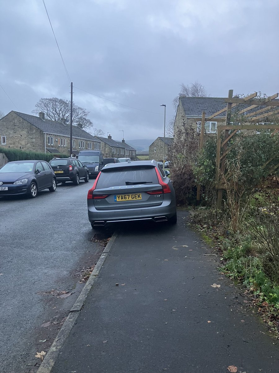 lorrainepaylor's tweet photo. Yet again I had to walk in the road! When did this become ok? https://t.co/z4KSR4MDfD