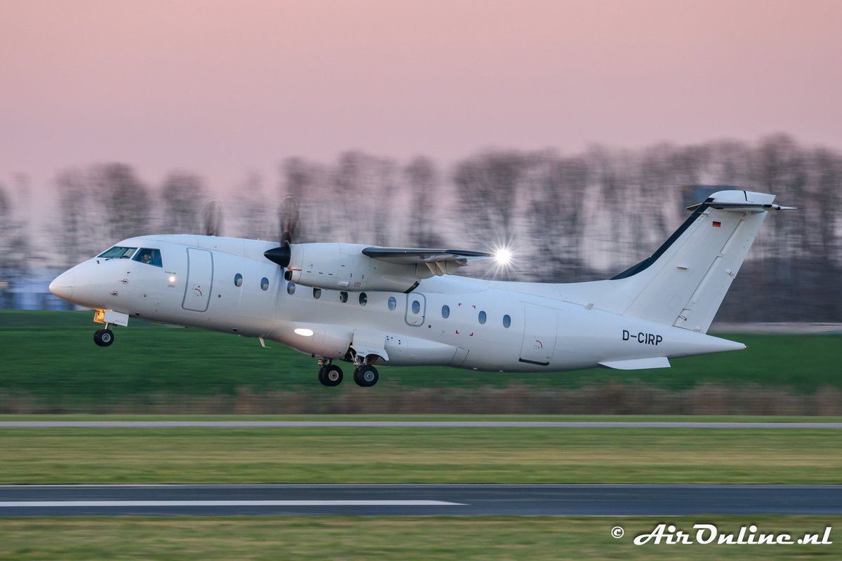 Eerste charter afgehandeld via nieuwe terminalzijde van Lelystad Airport

Lees verder op:
aironline.nl/weblog/2024/11…

#EHLE #LelystadAirport #AFCAjax #MHSAviation #Dornier #DCIRP