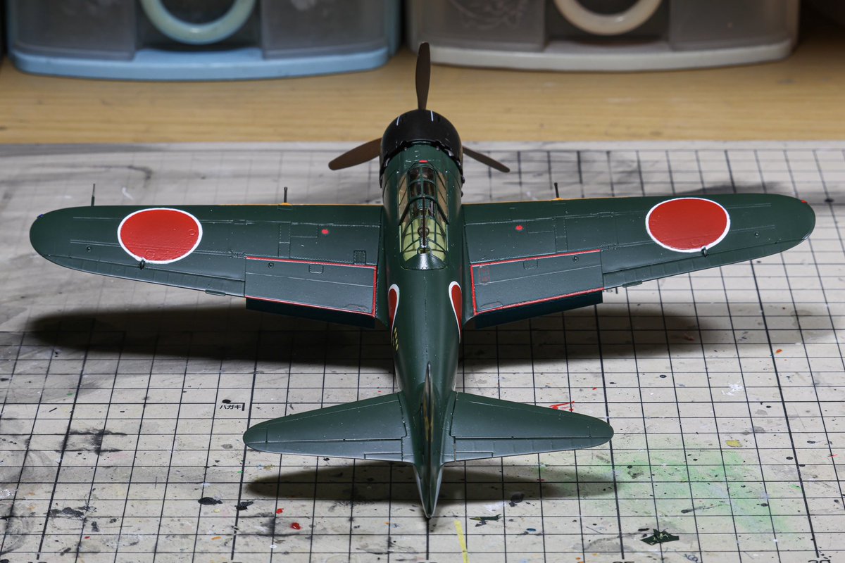 saitama_model's tweet photo. タミヤ 1/48 三菱 零式艦上戦闘機 五二型/五二型甲

完成！

初めての飛行機模型なんとか形になって良かった！
日の丸、敵味方識別帯は塗装しました！
マスキングが鍛えられたキットでした！ https://t.co/HWkVU0qVS8