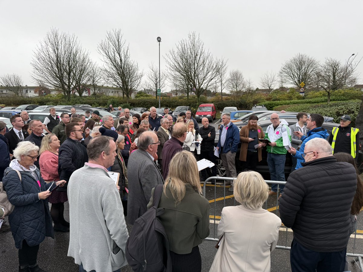 Over 70 #Tally volunteers being briefed by tally coordinator John Fitzgerald in #Waterford #GE24 

Live: tinyurl.com/WaterfordGE24