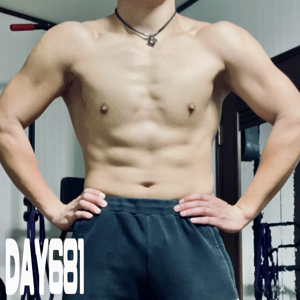 utamaru_fit's tweet photo. #DAY681

背中・コアトレ終了🫡

6種目4セット、イッターバル60秒でしっかり追い込み今日も良い汗かけました😅
お腹周りの特に後の肉が取れないかとロシアンツイストとサイドベントで燃えろと思いながらやりました🔥
雨降ってないし気持ちよく有酸素だ🐕🚶

皆様、今週もおつトレ様でした🙇‍♂️

#筋トレ https://t.co/YHOM3KXA6v
