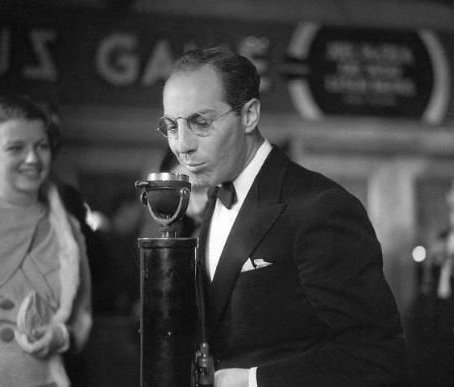 AllThingsMarx's tweet photo. #Zeppo Marx died Nov 30th 1979 aged 78. He was the last surviving #MarxBrother
When #Zeppo left the #MarxBrothers, the film studio wanted to reduce their salary. #Groucho thought they were worth twice as much without #Zeppo https://t.co/RpUrfgprvO